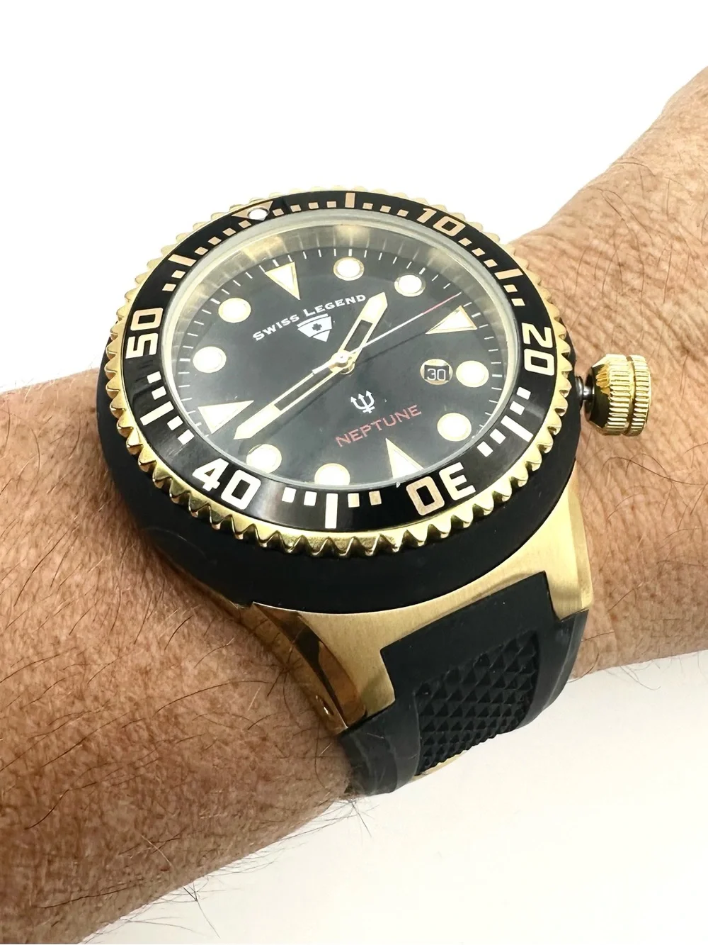 Swiss Legend Men’s Neptune Quartz Dive Watch Silicone Band